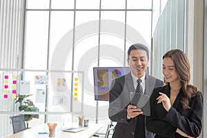 Young businesswoman is discussing work with a young businessman.