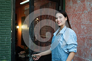 A young businesswoman who owns a pottery school