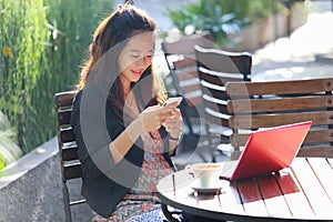 Young businesswoman work oudoor, in a cafe