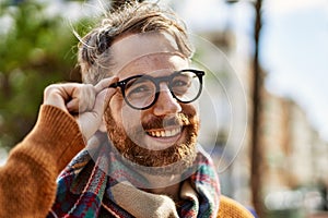 Young caucasian man with beard wearing glasses outdoors on a sunny day