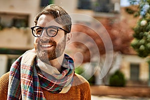 Young caucasian man with beard wearing glasses outdoors on a sunny day