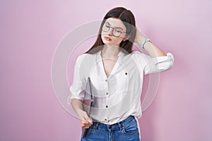 Young caucasian woman holding laptop confuse and wondering about question