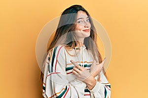 Young caucasian woman wearing casual clothes pointing to both sides with fingers, different direction disagree