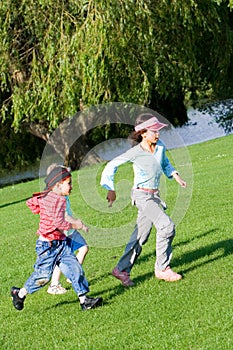 Mladý běh v parku 