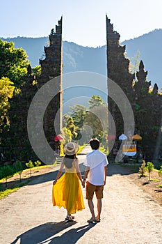 Young couple tourist relaxing and enjoying the beautiful view of the Bali gate