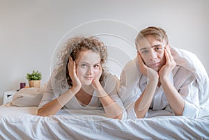 Young couples lie in bed.