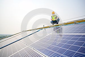 Young electrical engineer Work in a photovoltaic power plant Checking solar panel quality And control the electricity in the