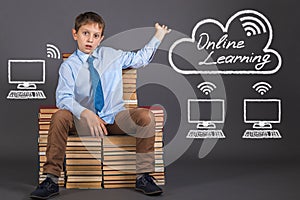 The young engineer demonstrates the principle of distance learning