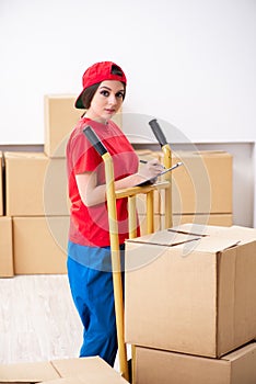 The young female professional mover doing home relocation