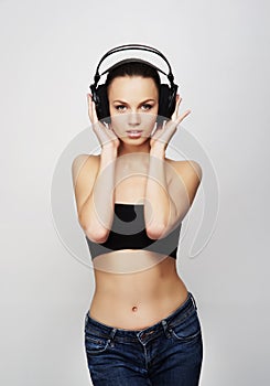 A young and fit teenage girl listening to music in headphones