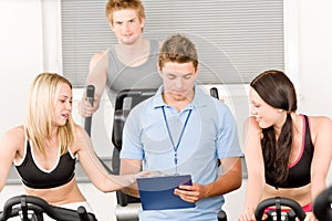 Young fitness instructor gym people spinning