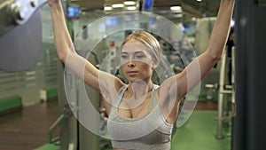 Young fitness woman execute exercise with exercise-machine in gym