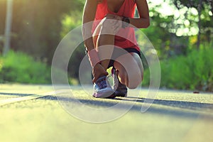 Fitness woman runner got sports injury on knee