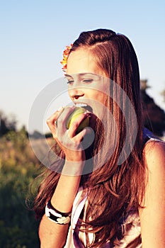 Young girl bite apple