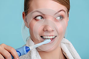 Young girl brushing oral cavity.