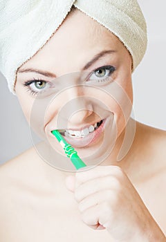 Young girl cleaning teeth