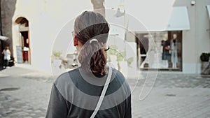 A young girl discovers the streets of a tourist town in Italy.