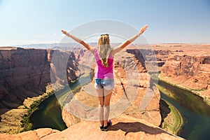 Young girl at the Horse shoe bend in the USA.