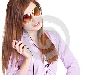 Young girl listening to music om mp3 player