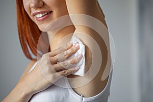 Young girl wiping the armpit with wet wipes