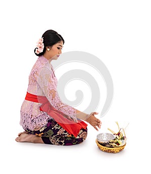 Young Hindu women earnestly pray