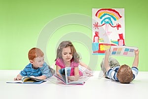 Young kids reading books