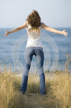 Young lady looks the ocean