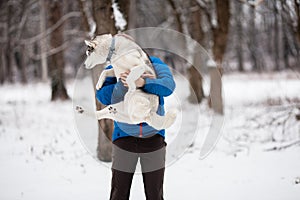 Man holding a puppy