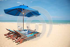 Young man lying on beach bench and take photos