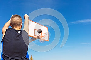 Young man shooting free throws from the foul line