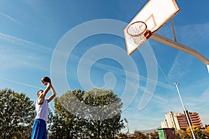 Young man shooting free throws from the foul line