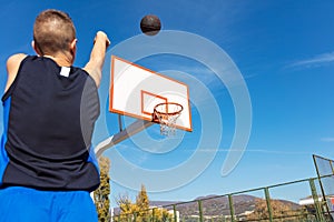 Young man shooting free throws from the foul line