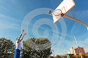 Young man shooting free throws from the foul line