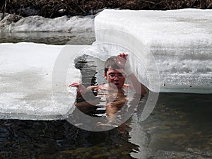 Young man swimming extreme