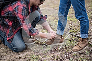 Young men are tying shoes to lover