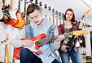 Young musicians are deciding on suitable amp