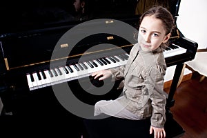 Young pianist photo