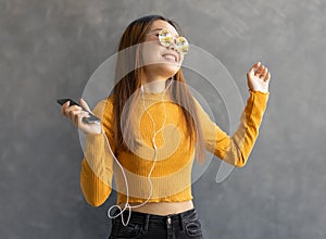 Young smiling girl listens to music