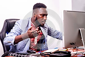 Young surprised business man pointing hand at laptop screen
