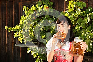 Young woman with beer glasses and bretzel