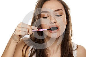 Active charcoal tooth paste photo