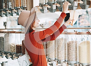 Young woman buying in plastic free grocery store