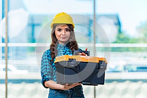 The young woman doing home improvements