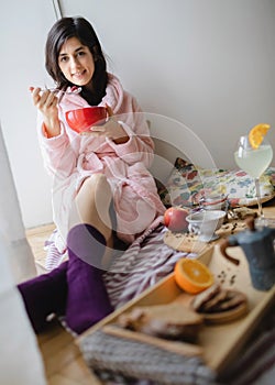 Young woman eating healthy breakfast.