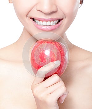 Young woman eating red apple with health teeth