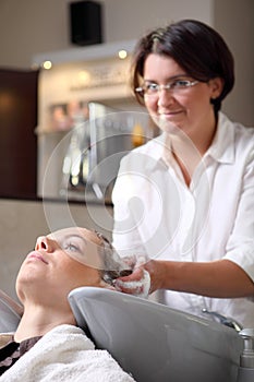 Young woman gets a hairdo in the beauty-shop