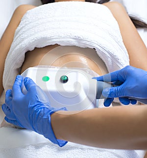 Young woman getting cryolipolyse treatment