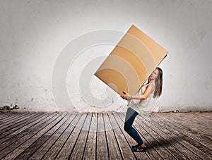 Young woman holding a cardbox