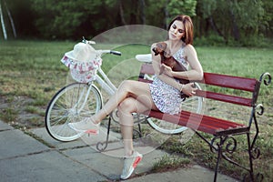 Young woman holds a dog dachshund.