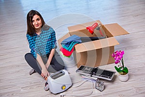 The young woman moving personal belongings